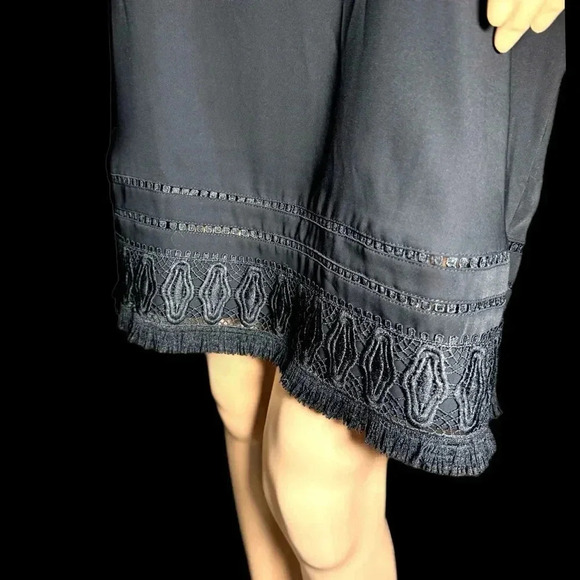 Cynthia Rowley Black Shift Dress Short Sleeve Crochet Hem Gold Zipper Size 8 - Picture 4 of 13